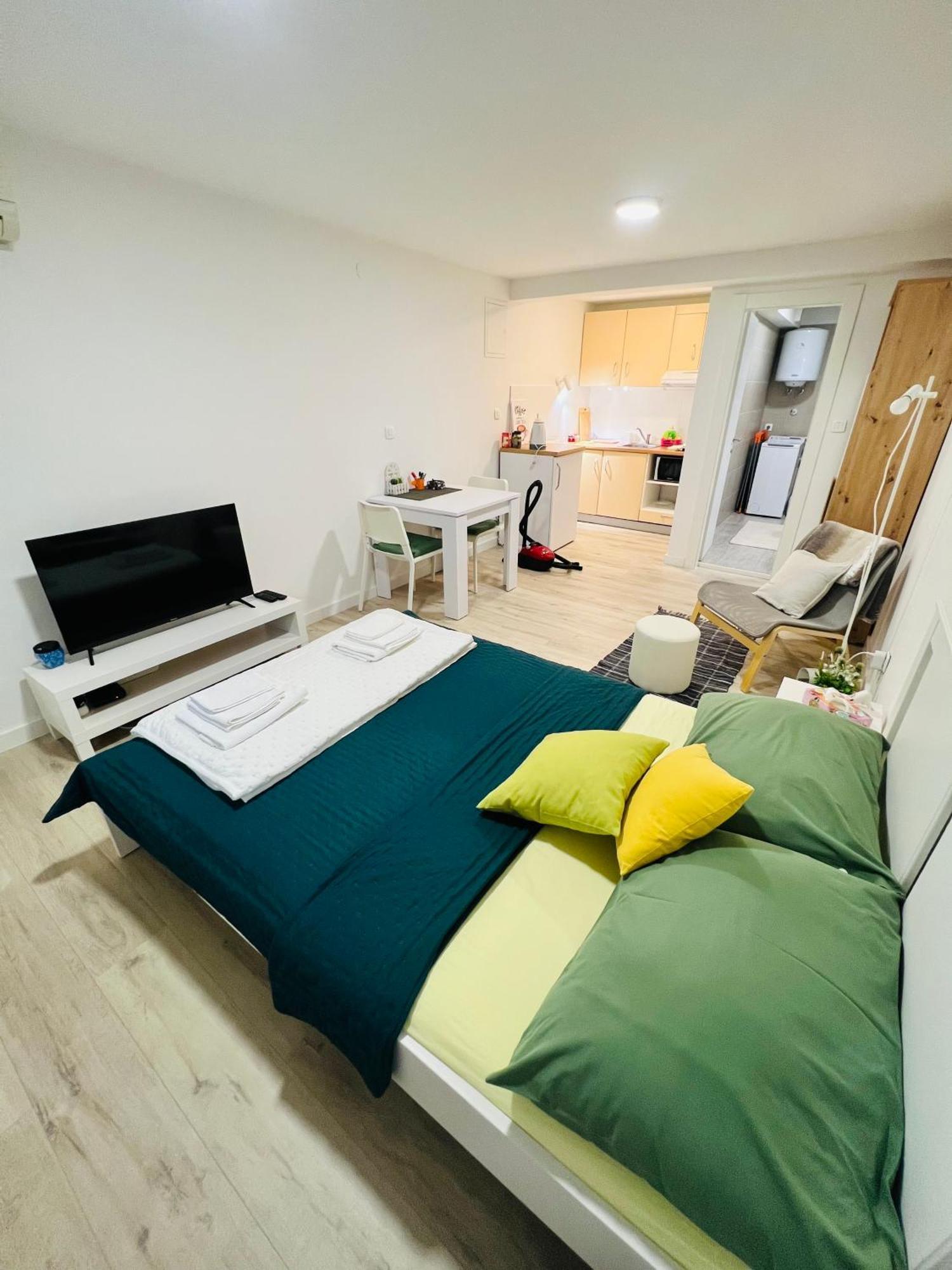 Central Moon Apartment No.2 Spalato Esterno foto